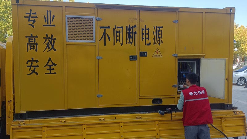 镇海柴油发电机组和UPS电源配合使用时，如何避免切换过程中的电力中断？